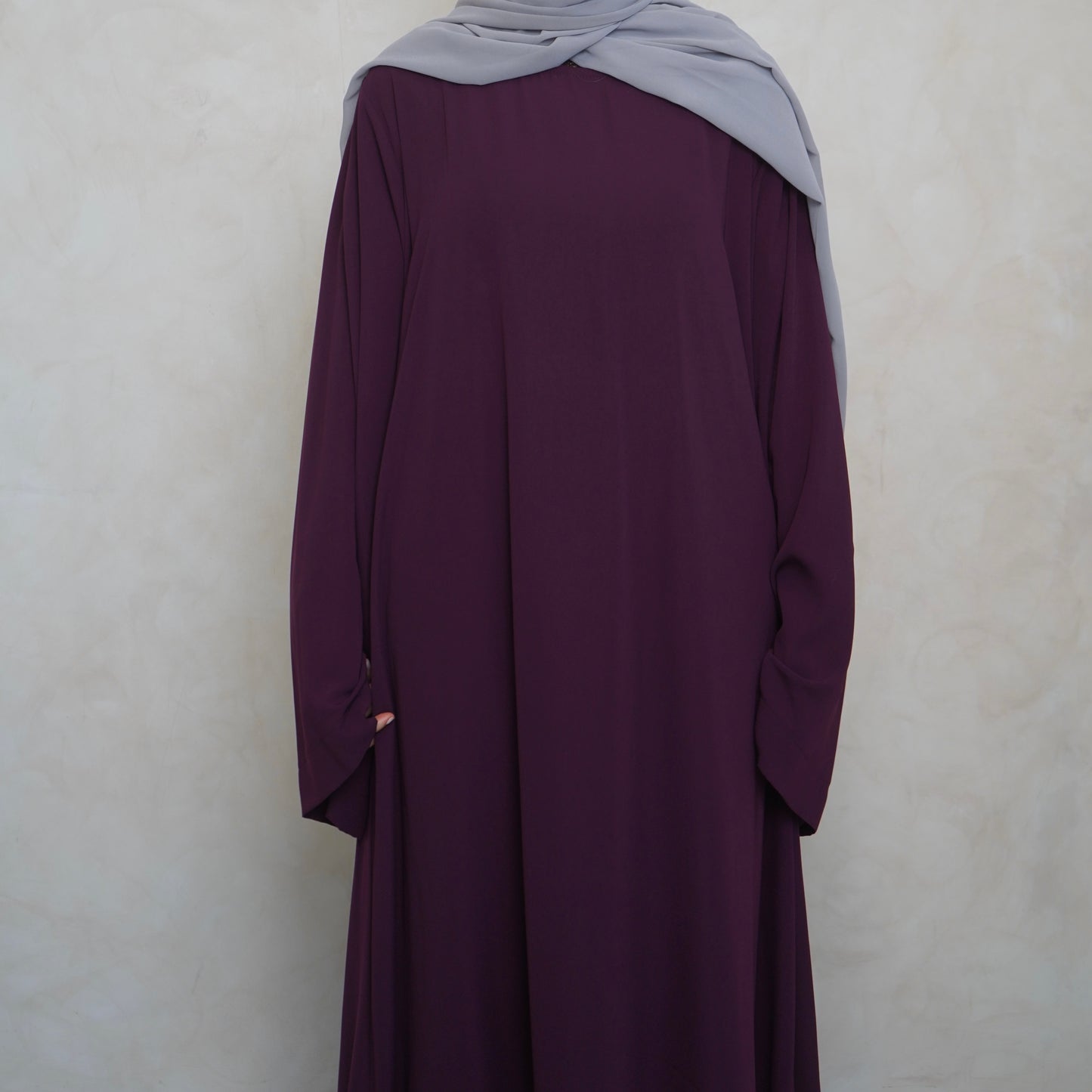 Mary’s Closed Abaya Burgundy