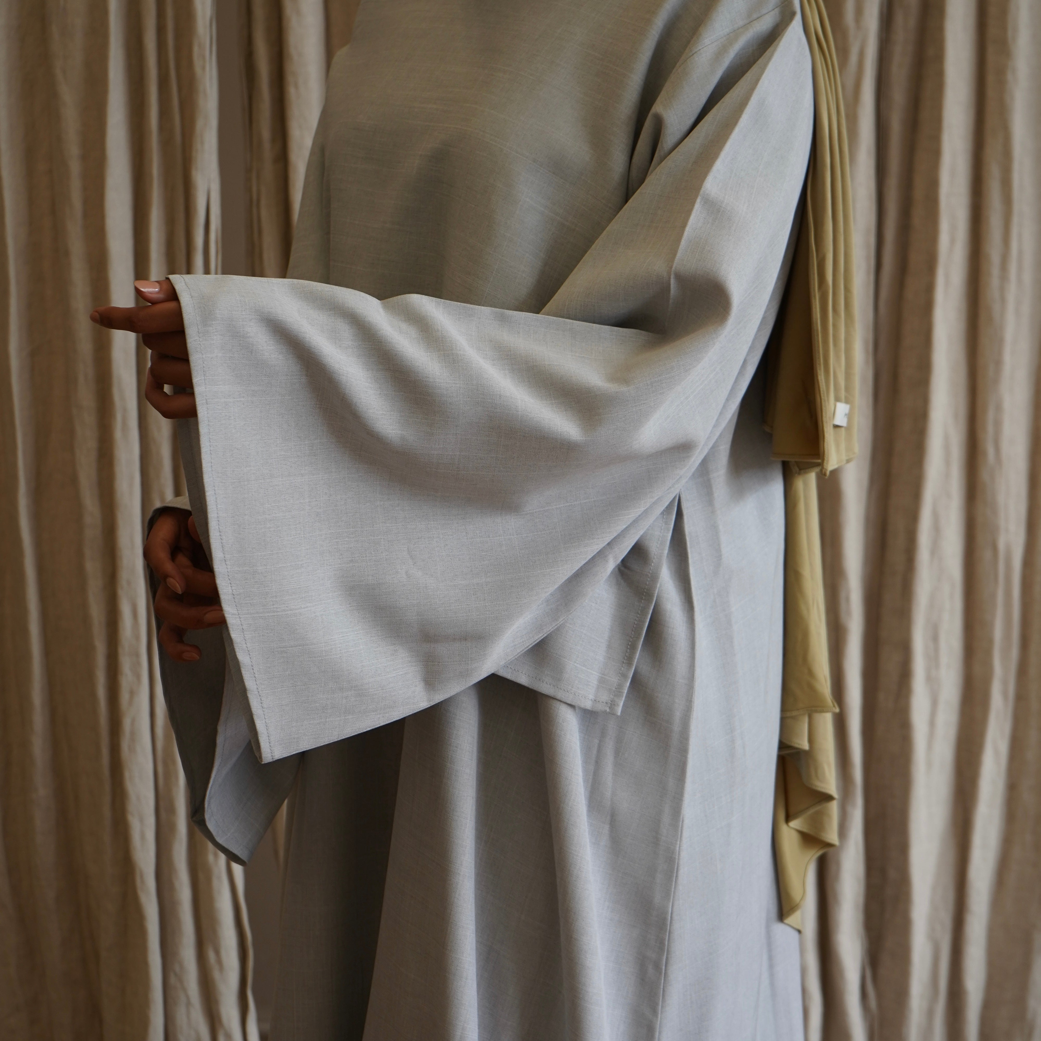 Closed Linen Light Grey