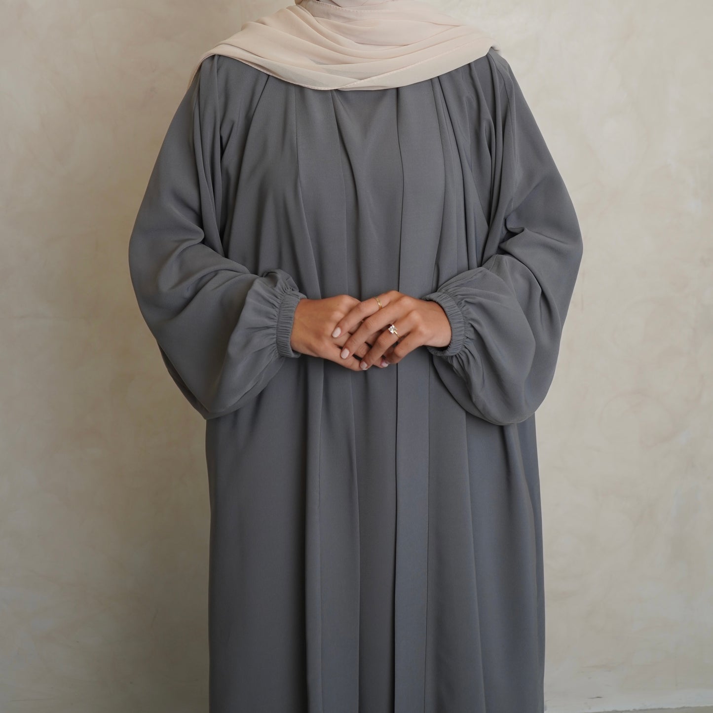 Cuffed Nubo Abaya Set Light Grey