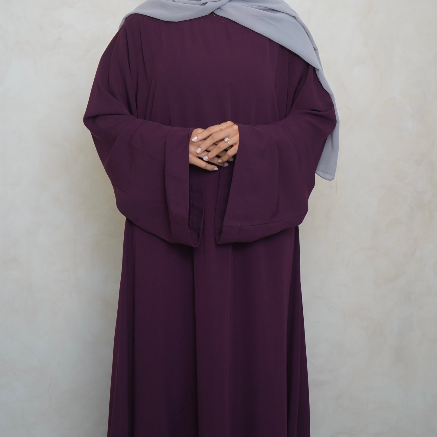 Mary’s Closed Abaya Burgundy