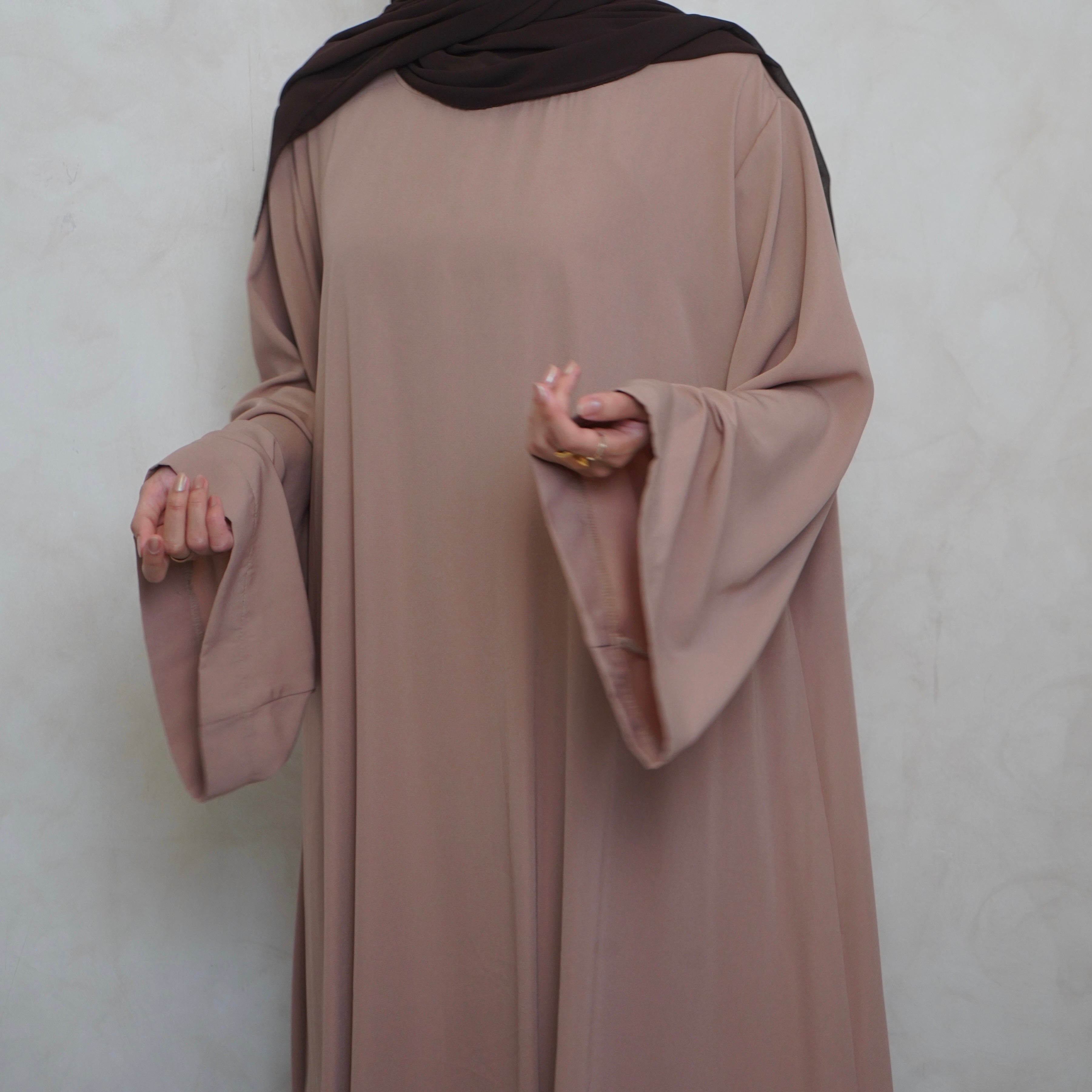 Mary’s Closed Abaya Cream