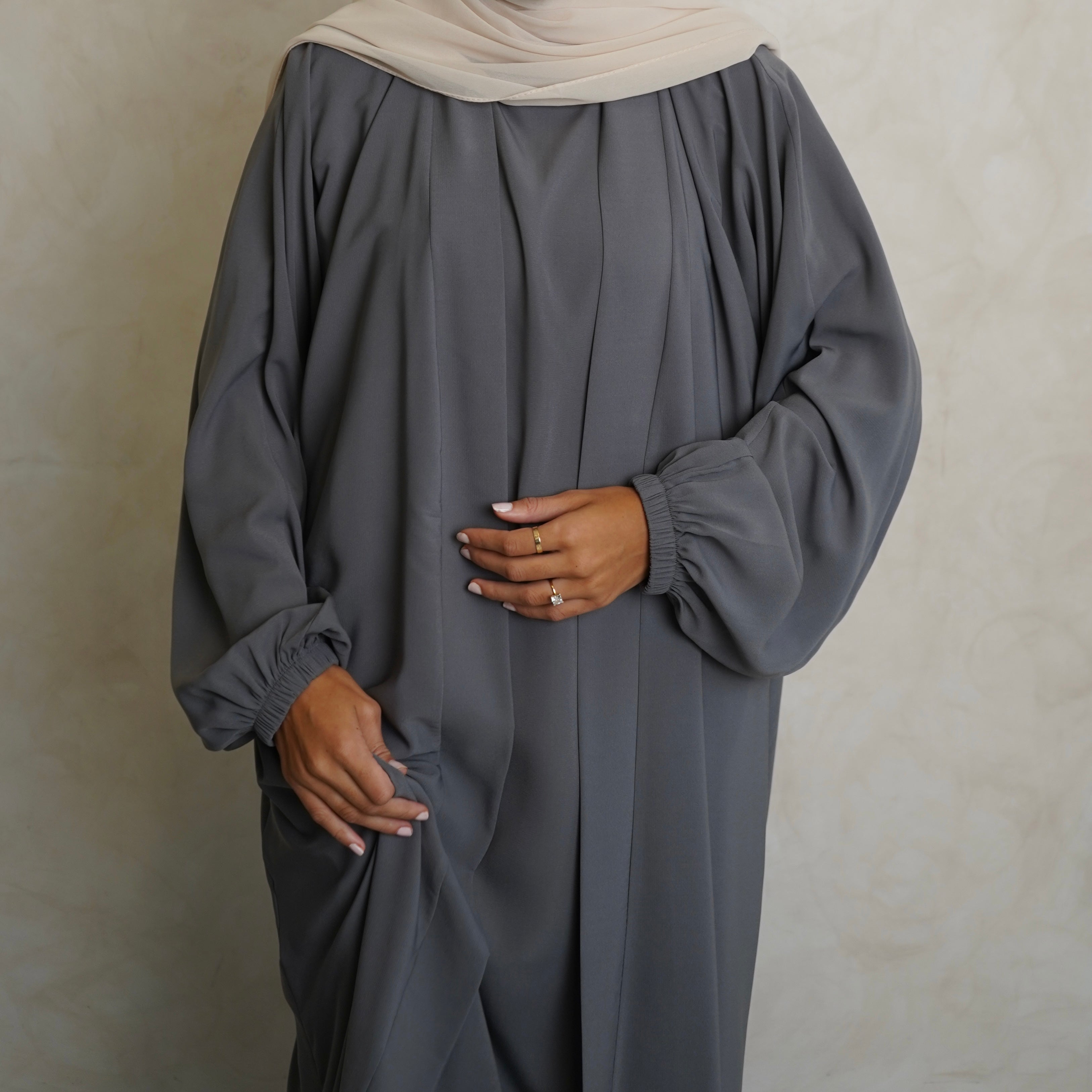 Cuffed Nubo Abaya Set Light Grey