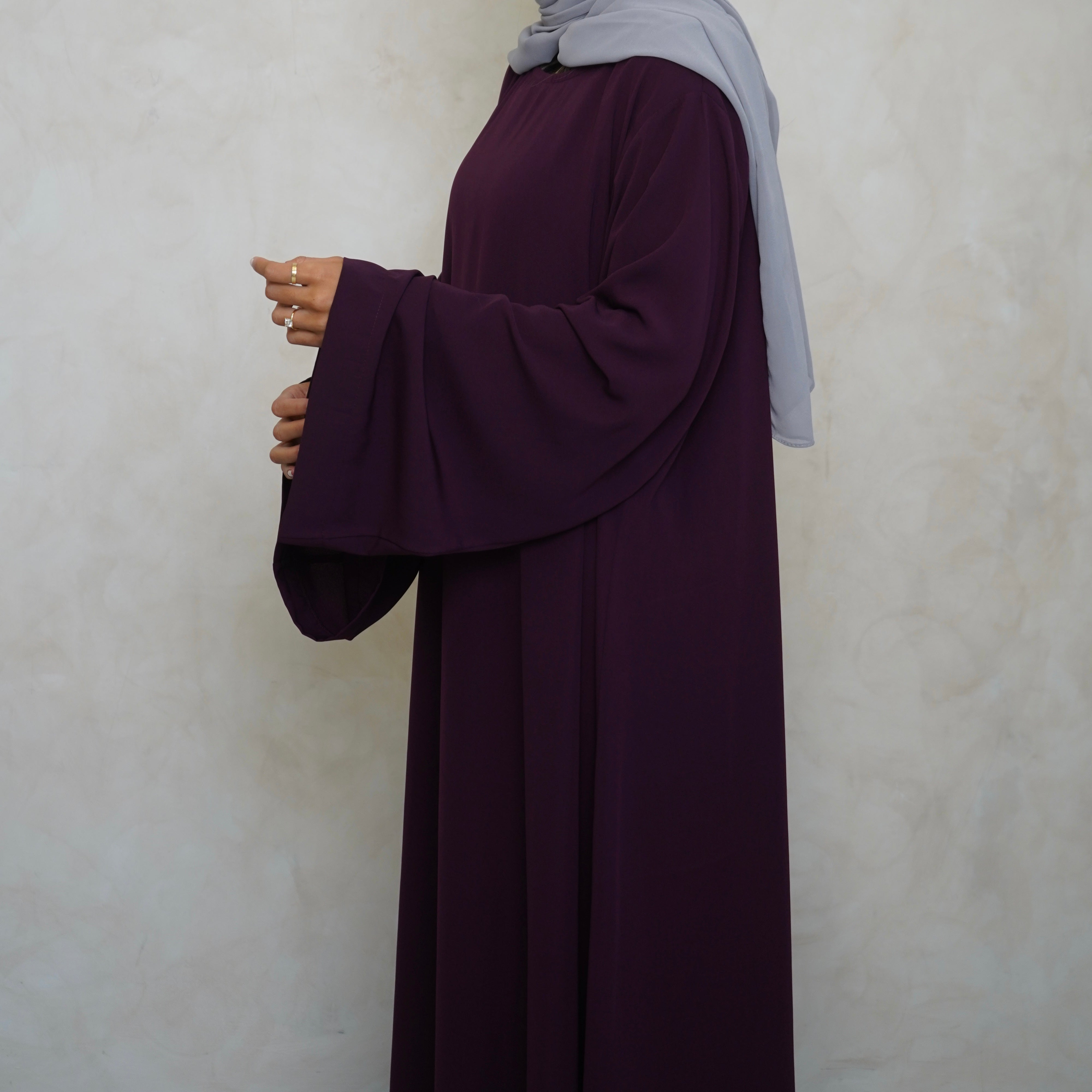 Mary’s Closed Abaya Burgundy