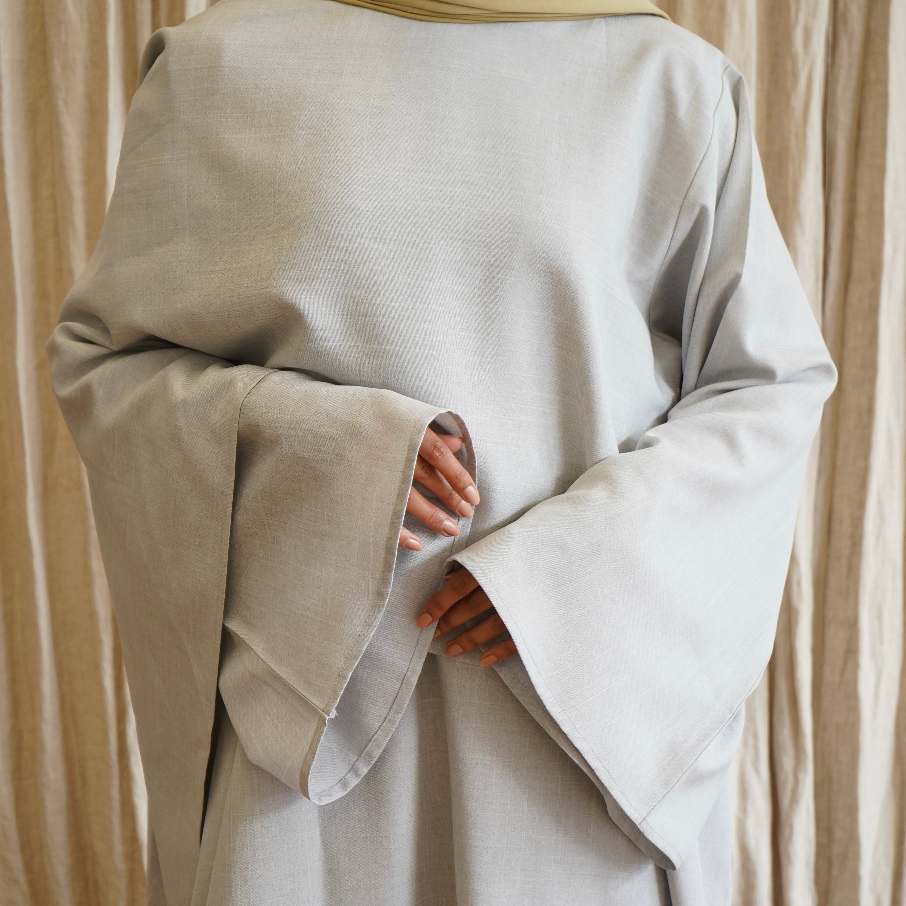 Closed Linen Light Grey