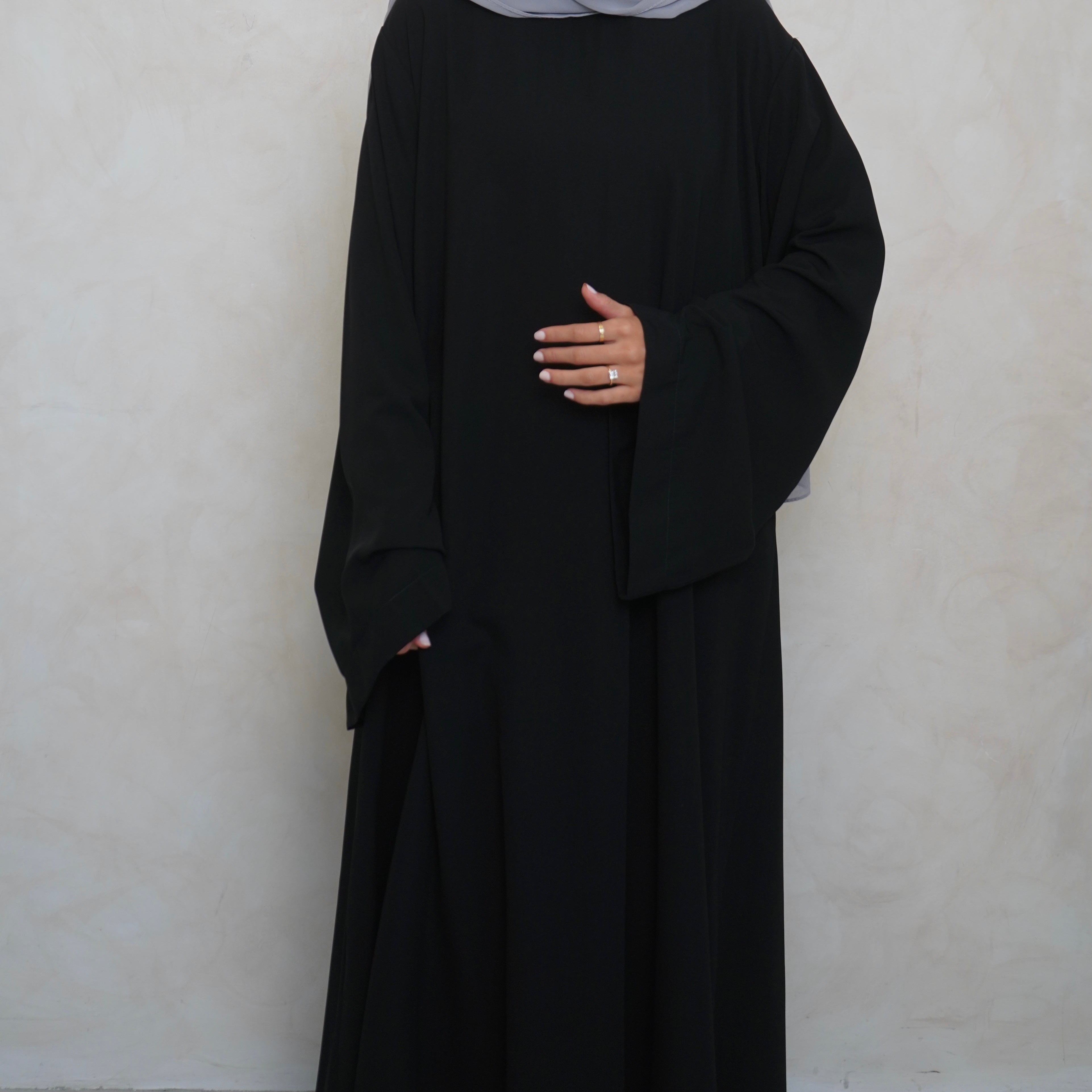 Mary’s Closed Abaya Black