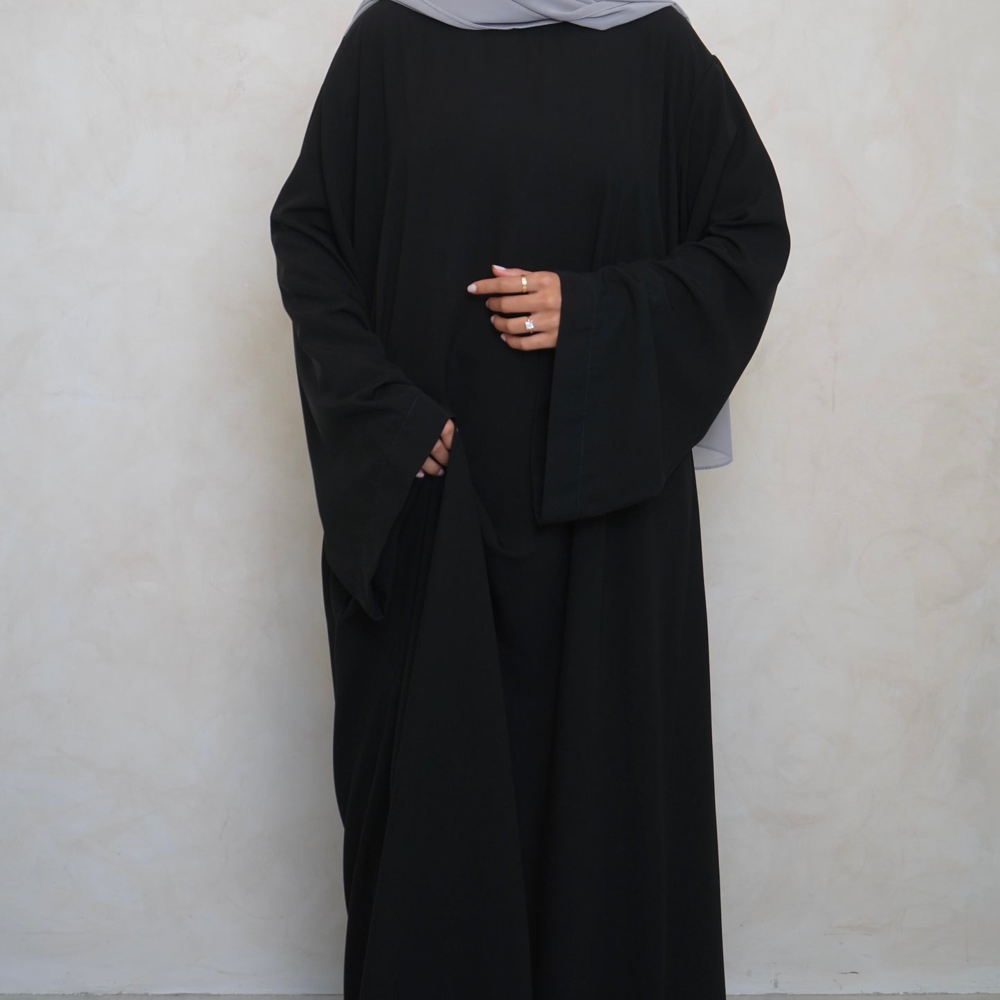 Mary’s Closed Abaya Black